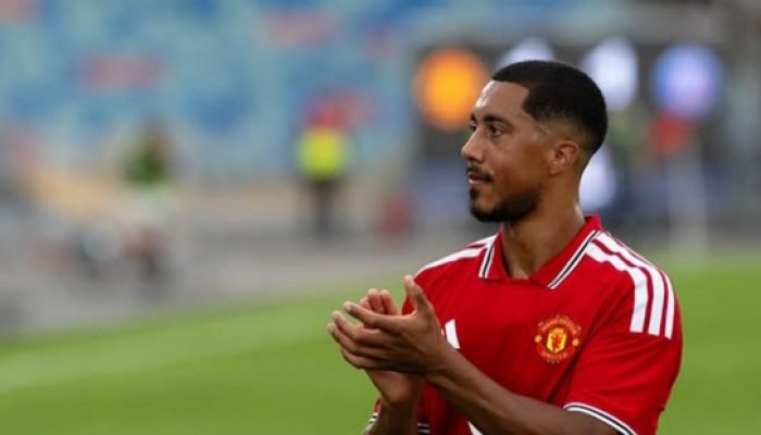 Youri Tielemans Minta Maaf kepada Fans Aston Villa Usai Komentar soal Manchester United