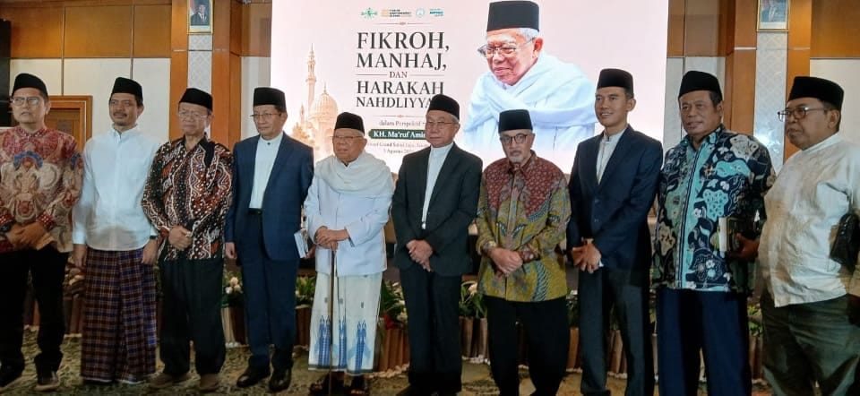 Prof Zainal Abidin (keempat dari kanan) selaku Ketua MUI Palu saat menghadiri bedah buku KH. Ma'ruf Amin. (Foto: IST).