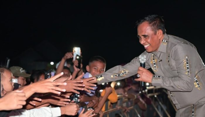 Di Tengah Pesta Rakyat HUT RI, Anwar Hafid Galang Dana Besar untuk Korban Gempa NTT
