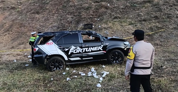 Polres Sigi Olah TKP Kecelakaan Maut Fortuner di Kawasan Wisata Paralayang Wayu