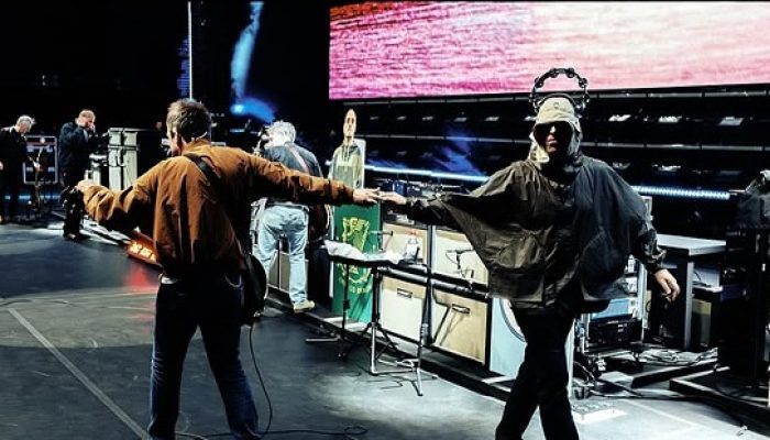 Sutradara Ungkap Alasan Kamera Tersembunyi Rekam Pertemuan Liam dan Noel Gallagher dalam Film Dokumenter Oasis