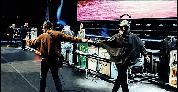 Sutradara Ungkap Alasan Kamera Tersembunyi Rekam Pertemuan Liam dan Noel Gallagher dalam Film Dokumenter Oasis
