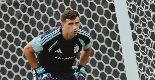 Chelsea Incar Solusi Baru di Bawah Mistar, Emiliano Martinez Masuk Pertimbangan Xabi Alonso