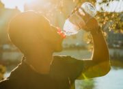Cuaca Makin Panas? Hindari 4 Jenis Minuman Ini Bisa Memperparah Dehidrasi