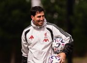 Liverpool Selangkah Lagi Datangkan Kiper 18 Tahun, Apa Artinya untuk Giorgi Mamardashvili?
