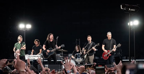 Dua Generasi Rock Bersatu! Foo Fighters Akan Jadi Band Pembuka ACDC