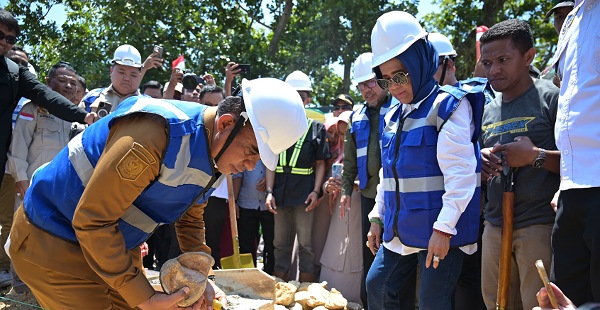 Bangun Kawasan Pesisir Terintegrasi, Anwar Hafid Letakkan Batu Pertama Kampung Nelayan Merah Putih di Bunobogu