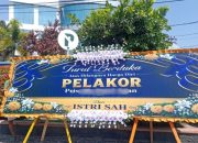 Heboh, Karangan Bunga Dugaan Selingkuh Muncul di Depan Kantor Bank Sulteng