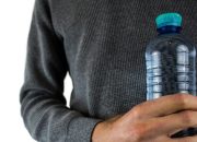 Sering Mengisi Ulang Botol Air Kemasan? 4 Bahaya Ini Perlu Anda Ketahui