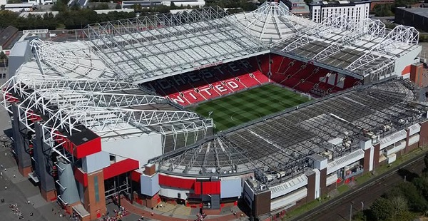 Ingin Punya Bagian dari Old Trafford? Manchester United Kini Jual Rumput Stadion