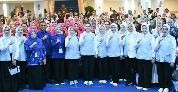 Kunjungi Sulteng, Selvi Ananda Ajak Para Ibu Mulai Gerakan Hemat Energi