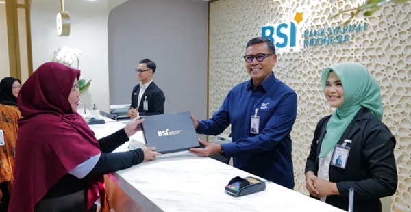 Peringati Harpelnas 2026, Dirut BSI Turun Langsung Layani Nasabah