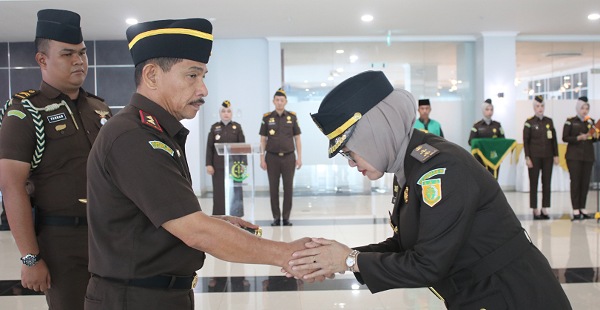 Kajati Sulteng Lantik Rosdianah HK sebagai Koordinator Kejati Sulawesi Tengah