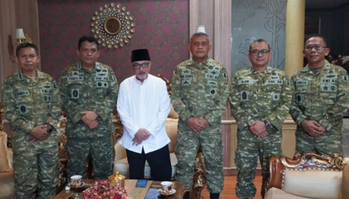Prof Zainal Abidin Sambut Silaturahmi PJU Kodam XXIII Palakawira