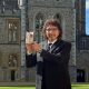 Legenda Black Sabbath Tony Iommi Terima Gelar MBE di Kastil Windsor