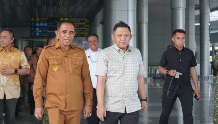 Irjen Rizal Irawan Tiba di Palu, Gubernur Anwar Hafid Sambut Kapolda Baru